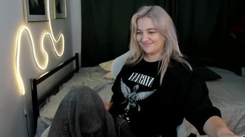 Snapshot of katiebabys chatting on 02.22.26 Katie online show from 02.22.26