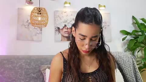 Snapshot of katiecruz_ chatting on 06.18.26 Katie online show from 06.18.26