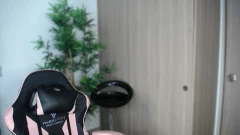 Snapshot of katiejane_ chatting on 12.03.25 Katie Jane online show from 12.03.25