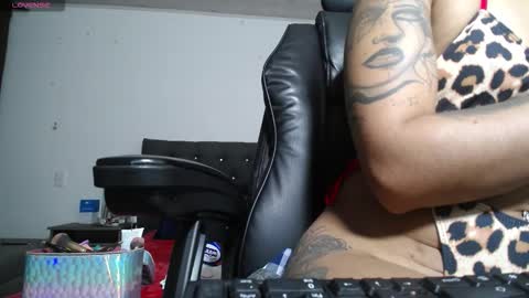 Snapshot of katik_11sexhot chatting on 11.05.25 Daniela online show from 11.05.25