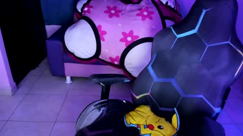 Snapshot of katiuska_doll_squirt chatting on 06.19.26 katiuska_doll_squirt online show from 06.19.26