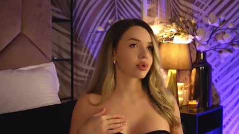 Snapshot of katjolie chatting on 11.17.25 KatJolie online show from 11.17.25