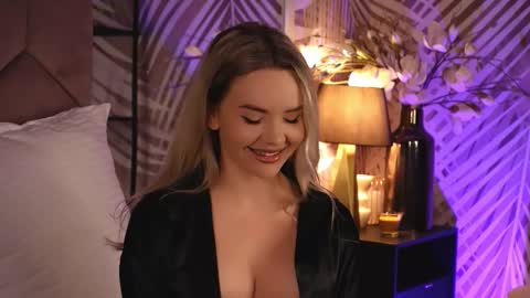 Snapshot of katjolie chatting on 11.25.25 KatJolie online show from 11.25.25