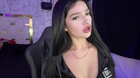 Snapshot of katleen_v chatting on 04.14.26 Katleen. online show from 04.14.26