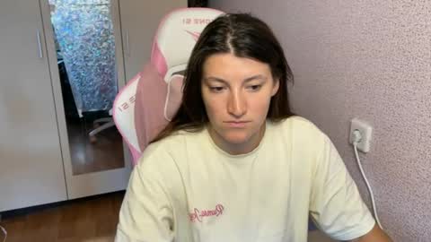 Snapshot of katrin_kristal chatting on 05.13.26 naked in pvt show 100 tk online show from 05.13.26