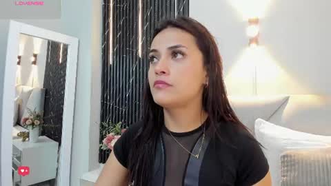 Snapshot of katrina_kaif_x chatting on 06.15.26 Keyla online show from 06.15.26