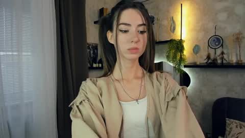 Kate Aurora online show from 04.02.26