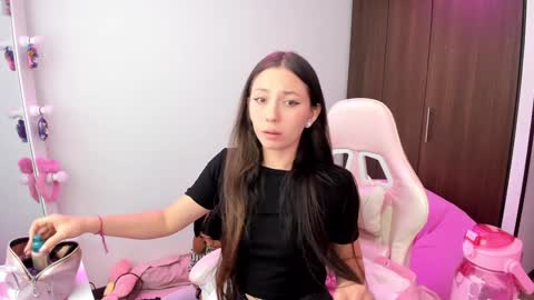 Snapshot of katrinrosex chatting on 12.15.24 Katrin online show from 12.15.24