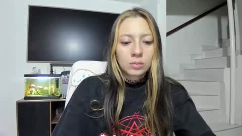 Snapshot of katrinrosex chatting on 09.16.25 Katrin online show from 09.16.25