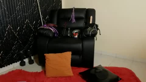 Snapshot of katt_bdsm chatting on 09.16.25 Katt online show from 09.16.25
