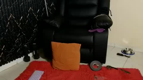 Snapshot of katt_bdsm chatting on 09.17.25 Katt online show from 09.17.25
