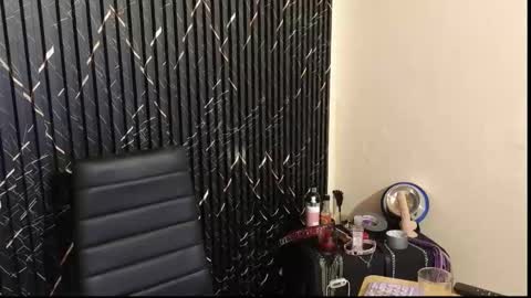 Snapshot of katt_bdsm chatting on 10.15.25 Katt online show from 10.15.25