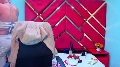 Snapshot of kattalella_luck chatting on 12.16.25 kattalella luck online show from 12.16.25