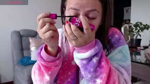 Snapshot of kattie_love chatting on 11.19.25 kattie online show from 11.19.25