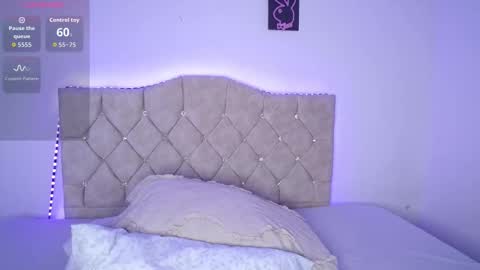 Snapshot of kattycurvy_ chatting on 10.11.25 katty peach  online show from 10.11.25