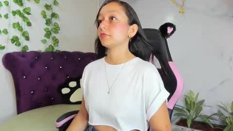 Snapshot of katy_sweet19 chatting on 12.02.25 Katy online show from 12.02.25