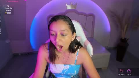 Snapshot of katy_sweet19 chatting on 12.14.25 Katy online show from 12.14.25