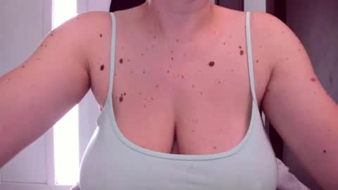 Snapshot of katynextdoor chatting on 06.19.26 Katy online show from 06.19.26
