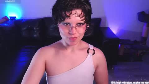 Snapshot of katyxxx_043 chatting on 11.24.25 katyxxx_043 online show from 11.24.25