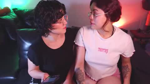 Snapshot of katyxxx_043 chatting on 12.03.25 katyxxx_043 online show from 12.03.25