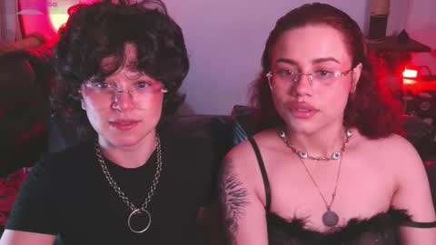 Snapshot of katyxxx_043 chatting on 12.23.25 katyxxx_043 online show from 12.23.25