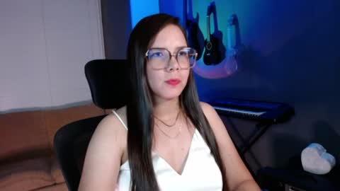Snapshot of kay_avrill chatting on 07.25.26 Kay online show from 07.25.26