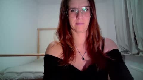 KayaLips online show from 10.25.25