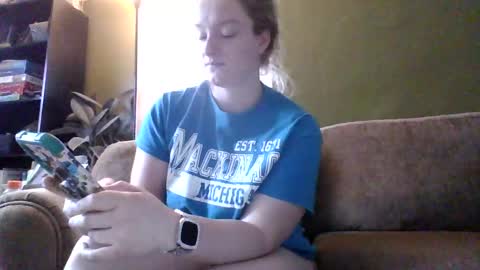 Snapshot of kaybug98 chatting on 02.17.25 kaybug98 online show from 02.17.25