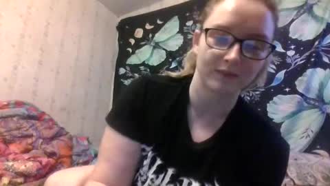 Snapshot of kaybug98 chatting on 10.29.25 kaybug98 online show from 10.29.25