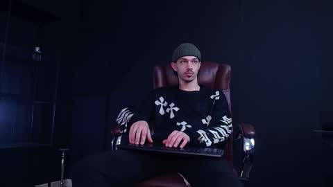 Snapshot of kaydendrew chatting on 12.15.25 KaydenDrew online show from 12.15.25