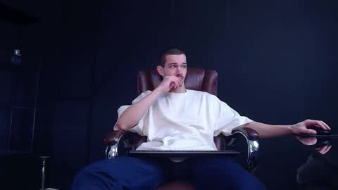 Snapshot of kaydendrew chatting on 12.17.25 KaydenDrew online show from 12.17.25