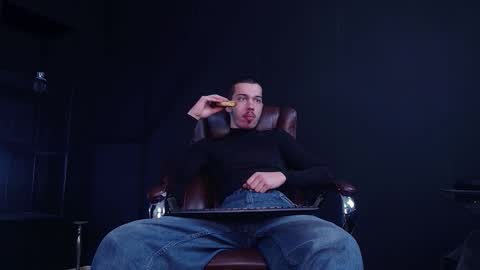 Snapshot of kaydendrew chatting on 12.18.25 KaydenDrew online show from 12.18.25