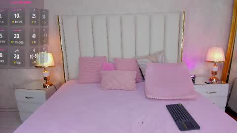 Snapshot of kayladavies_ chatting on 06.26.26 kayladavies_ online show from 06.26.26