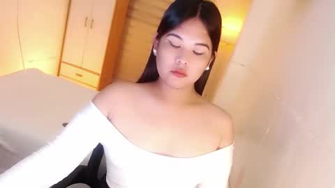 Snapshot of kayleepinay chatting on 10.25.25 Y O U R F U T U R E K A Y L E E online show from 10.25.25