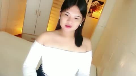 Snapshot of kayleepinay chatting on 12.20.25 Y O U R F U T U R E K A Y L E E online show from 12.20.25