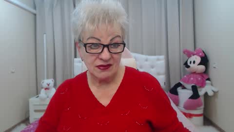 Snapshot of kaylesmoll chatting on 02.17.26 kaylesmoll online show from 02.17.26