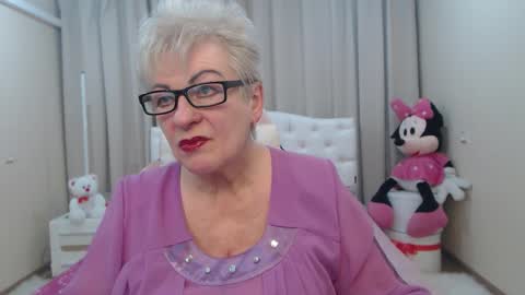 Snapshot of kaylesmoll chatting on 02.25.26 kaylesmoll online show from 02.25.26