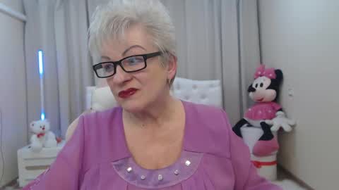 Snapshot of kaylesmoll chatting on 03.17.26 kaylesmoll online show from 03.17.26