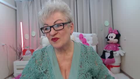 kaylesmoll online show from 04.10.26