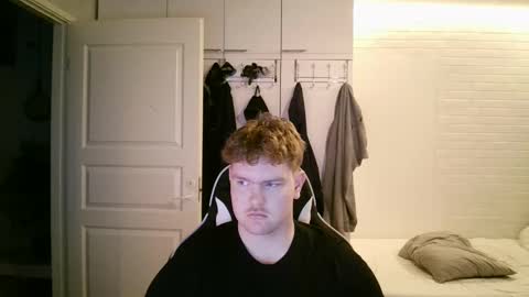 Snapshot of kayttajaviides5 chatting on 11.04.25 Aatu online show from 11.04.25