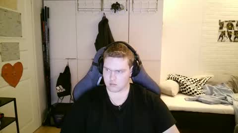 Snapshot of kayttajaviides5 chatting on 01.15.26 Aatu online show from 01.15.26