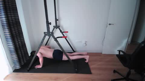 Snapshot of kaywolf89 chatting on 11.08.25 Neon online show from 11.08.25