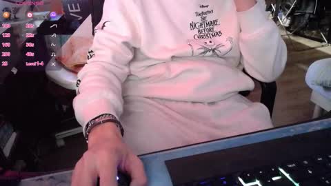 Snapshot of kaze83300 chatting on 10.21.25 Ghost06 online show from 10.21.25