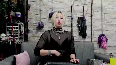 Snapshot of kaziaswart chatting on 10.28.25 Miss Kazia online show from 10.28.25