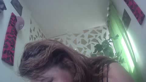 Snapshot of kazsandrah chatting on 01.12.25 KAZSANDRAH online show from 01.12.25