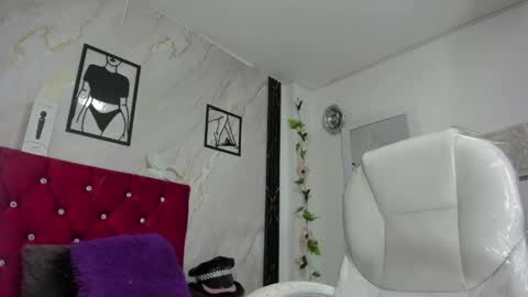 KAZSANDRAH online show from 04.28.26