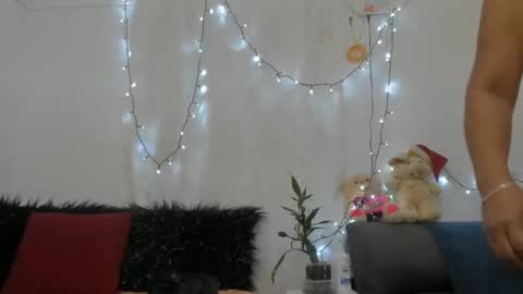 Snapshot of keiraquen chatting on 02.13.26 keira online show from 02.13.26