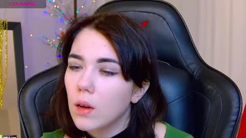 Snapshot of kelly_fooxx chatting on 12.16.25 Kelly online show from 12.16.25