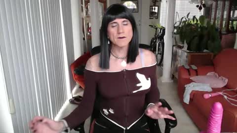 Snapshot of kellyannelynn chatting on 01.08.25 kellyanne Lynn but please call me fucktoy online show from 01.08.25