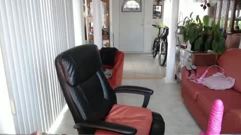 Snapshot of kellyannelynn chatting on 01.11.25 kellyanne Lynn but please call me fucktoy online show from 01.11.25